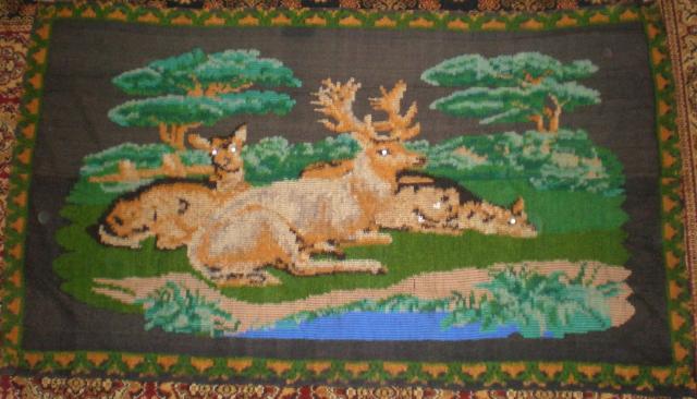 Daiktas Didelis senovinis sienos kilimas su briedziu ir stirnomis