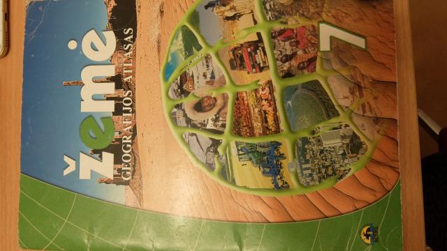 Daiktas  "Žemė" geografijos atlasas 7 klasei (2012m)