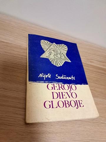 Daiktas Gerojo Dievo globoje 1€