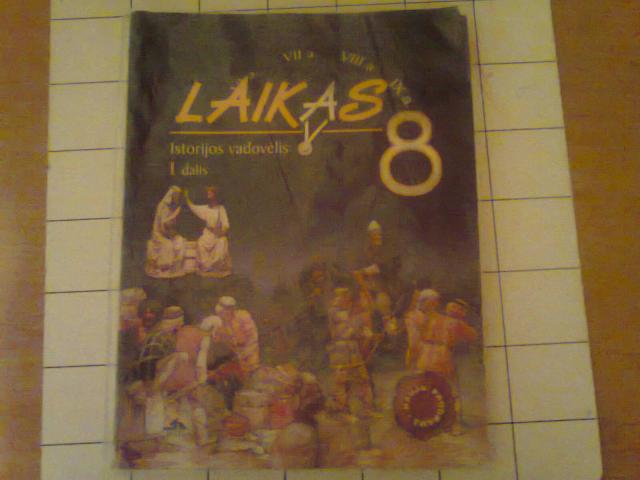 Daiktas Istorijos vadovėlis 8 klasėj.