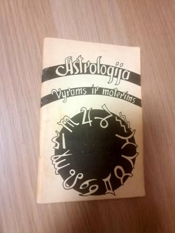 Daiktas Astrologija vyrams ir moterims 1€