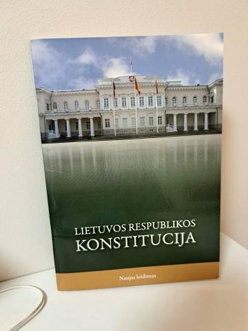 Daiktas Lietuvos respublikos konstitucija 1€