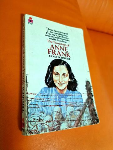 Daiktas The Footsteps of Anne Frank 2€