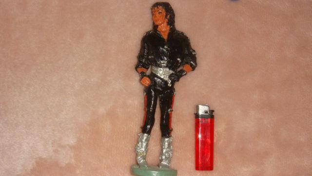 Daiktas M. Džeksono skulpturėlė