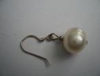 Daiktas sidabrinis auskasras su perlu