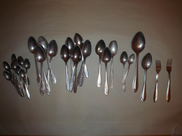 Daiktas Aliumininiai saukstai ir sakutes.