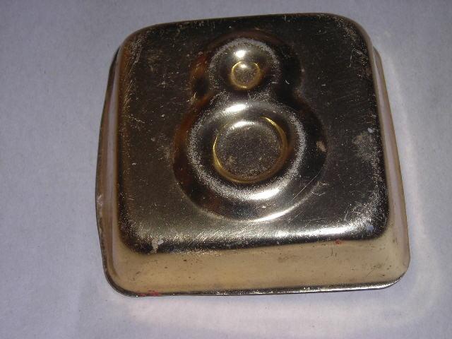 Daiktas sovietinis namo-buto numeris.