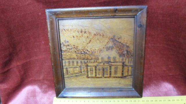 Daiktas medinis raizytas paveiksliukas