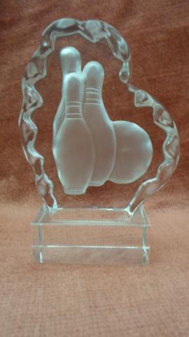 Daiktas kristoline statulele,kegliai