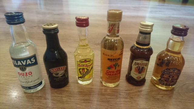 Daiktas kolekciniai mini buteliukai