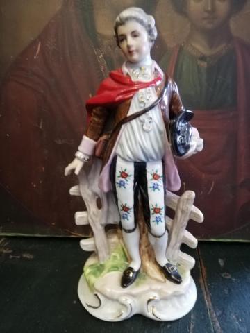 Daiktas sena statulele