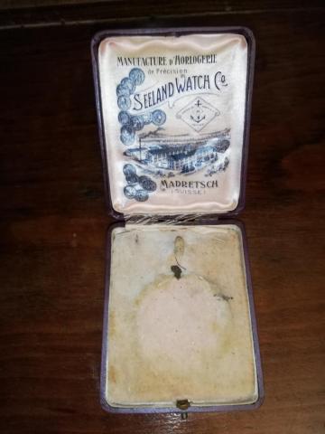 Daiktas sena laikrodzio dezute