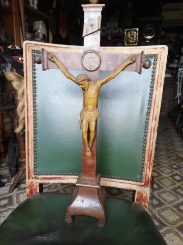 Daiktas religija.senas medinis kryzius