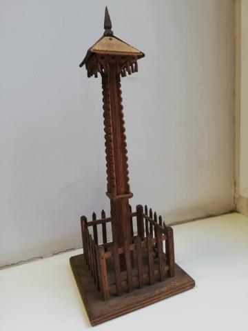 Daiktas senas medinis koplytstulpis