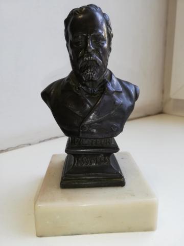 Daiktas biustas pasteur