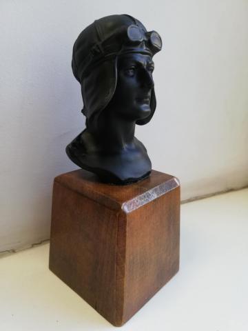 Daiktas ww2 piloto biustas