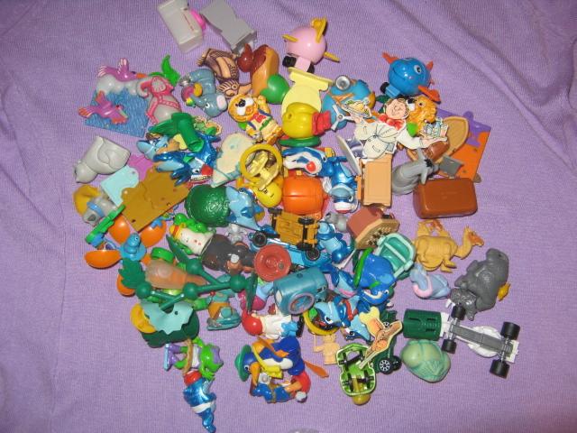 Daiktas kinder žaisliukai,,