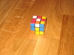 Daiktas Mazas kubikas rubikas.Sikunejasi