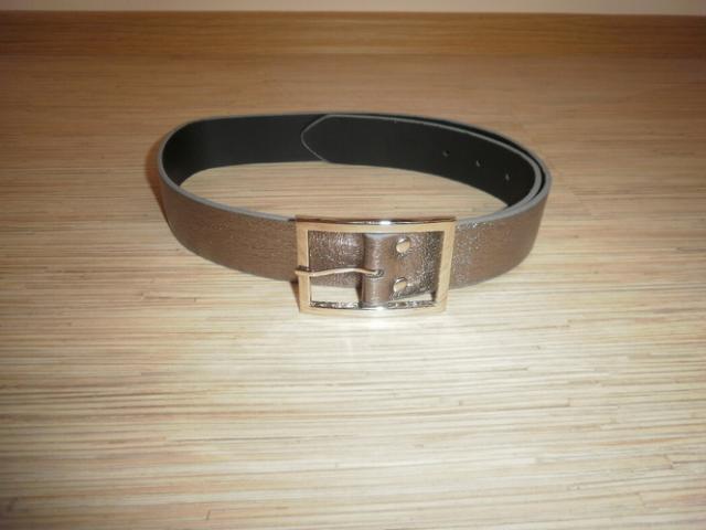 Daiktas auksinio atspalvio dirzas