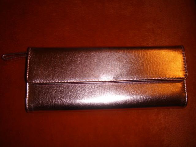 Daiktas pinigine-delninuke