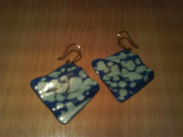 Daiktas daug ranku darbo auskaru