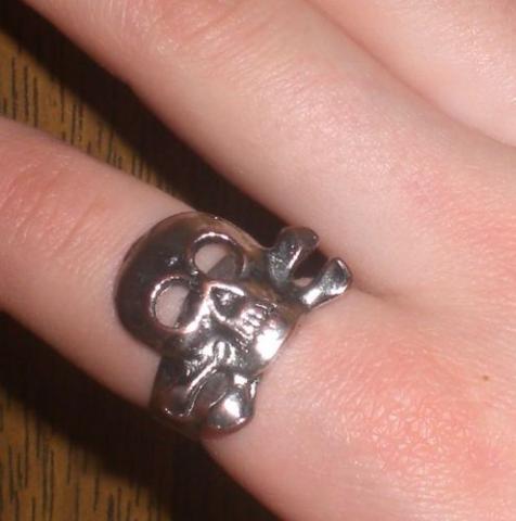 Daiktas Ziedas - kaukole