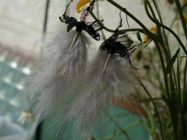 Daiktas Pilkų plunksnų auskarai "kauliukai"