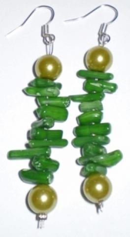 Daiktas auskarai su zaliais koralais