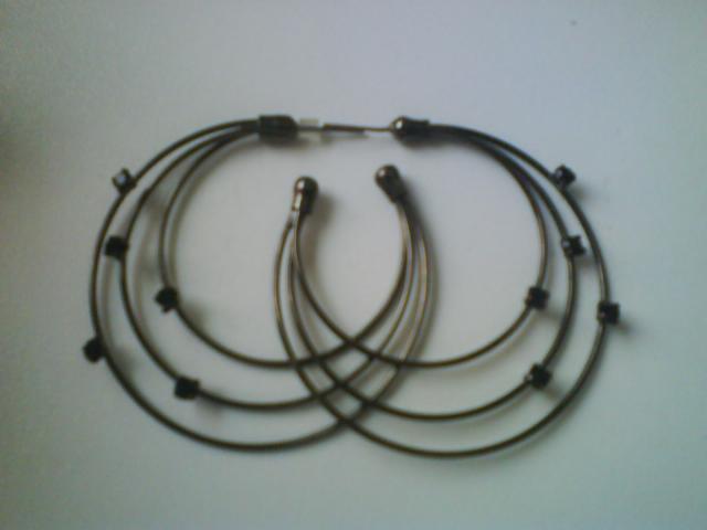 Daiktas juodi-apvalus auskarai