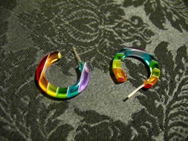 Daiktas Plastmasiniai spalvoti auskarai