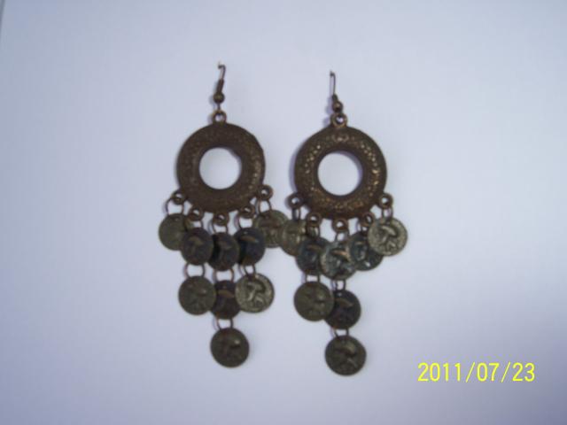 Daiktas ilgi auskarai