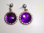 Daiktas Auskariukai su violetinės spalvos akute