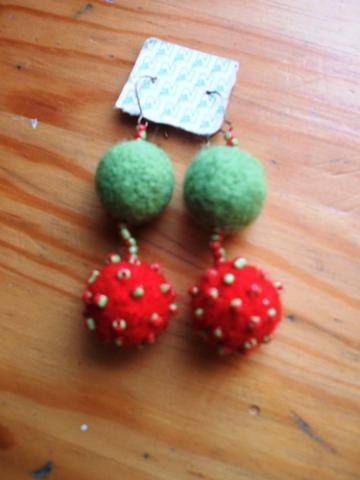 Daiktas Ranku darbo auskarai is vilnos