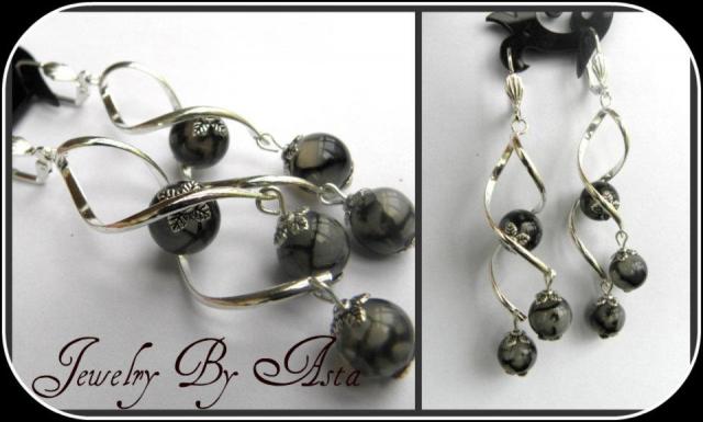 Daiktas Agatukai. Ilgis 8 cm. Akmenukai 1 cm