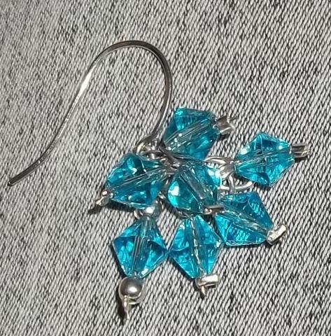 Daiktas ranku darbo auskariukas