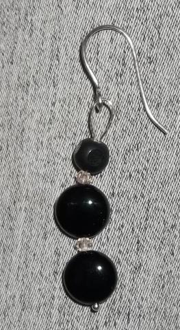 Daiktas ranku darbo auskariukas