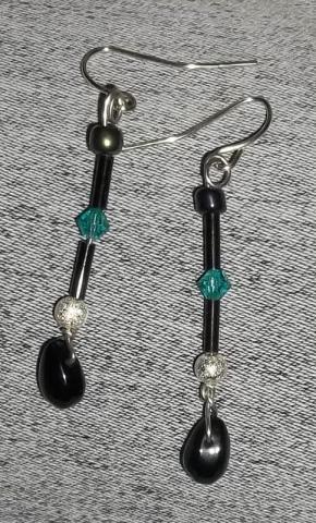 Daiktas ranku darbo auskariukas