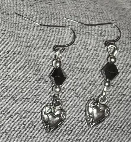 Daiktas ranku darbo auskariukas