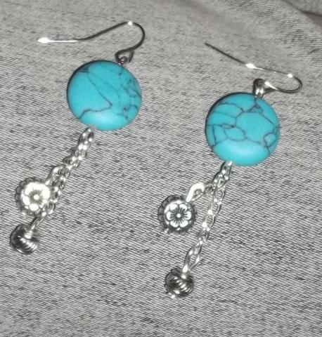 Daiktas ranku darbo auskariukas