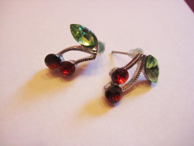 Daiktas Auskariukai vyšnytės