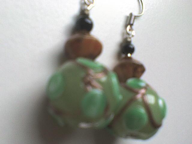 Daiktas zaliai rudi auskarai