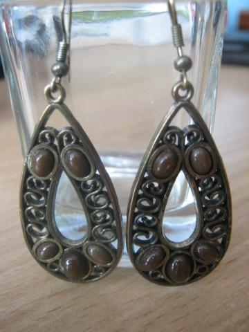 Daiktas Auskarai su rudais akmenimis