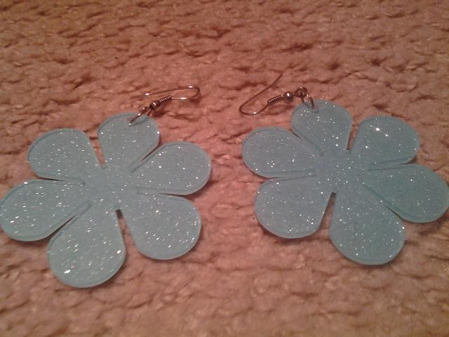 Daiktas zydri stambus auskarai gelytes