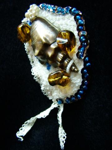 Daiktas Didelė, labiau dekoratyvinė sagė