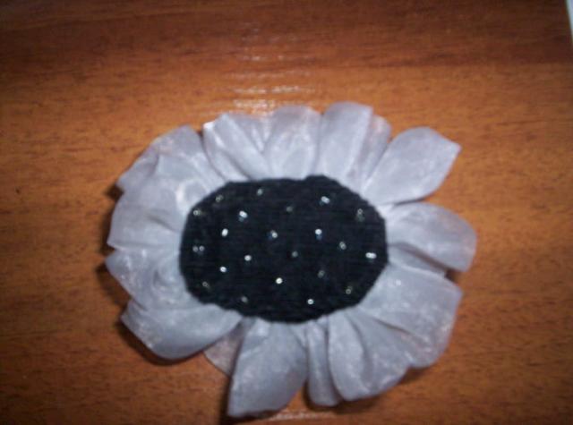 Daiktas rankų darbo sagė