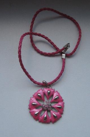 Daiktas  Rožinė grandinėlė ant kaklo su pakabuku