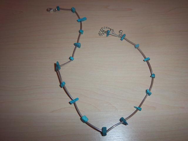 Daiktas kaklo papuošalas