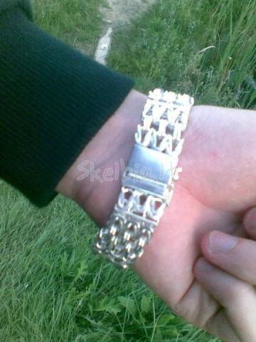 Daiktas Perku tokio pinimo sidabrine grandinele!