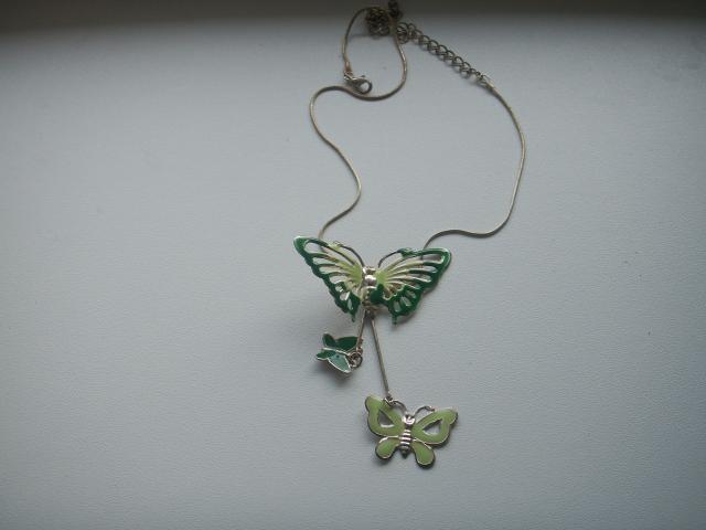 Daiktas Grandinėlė su žaliu romantišku drugeliu