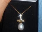 Daiktas 375 auksdine grandinele su perlu ir deimantais